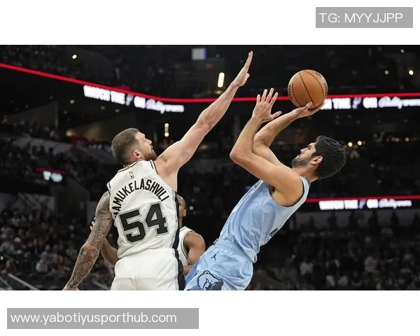 灰熊篮板优势明显却频频失手惨遭马刺逆转失利